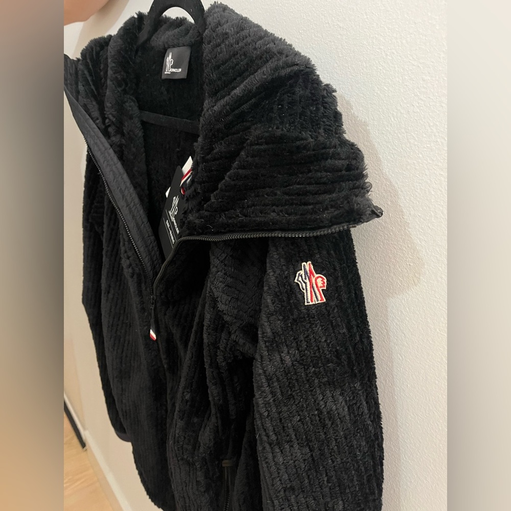 Moncler Maglia Cardigan in black. BRAND NEW!